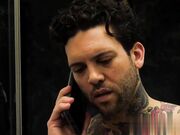 顽皮的阿丽雅 哈迪德喜欢操她的继父