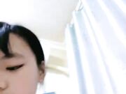 大红唇骚妹妹 居家自慰没人操 新道具震奶器 跳蛋震穴上下齐开 假屌猛捅骚逼