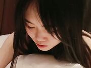 酒店约炮大战，还有摄像小哥，精瘦大屌炮友，顶级美臀打桩机，操的娇喘连连