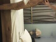 换妻探花苗条长腿妹纸单挑 穿上黑色连体网袜 舔屌调情边摸穴 上位骑乘打桩揉阴蒂