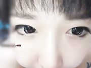 瞳孔大美女首次手机直播操逼内射