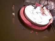 精品酒店大圆床偷拍中年事业男和少妇开房偷情搞完抽口烟