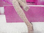 美女用刷子刷逼