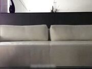 台湾年轻情侣莎法上啪啪这女的有点装B时而大声尖叫