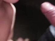 颜值不错的美女主播露脸户外小河边勾搭钓鱼的小哥激情啪啪 让小哥吃奶玩逼