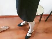 扒光小少妇让她给口交好害羞不敢露脸 在床上各种抽插展示骚逼 摄影师不断揩油