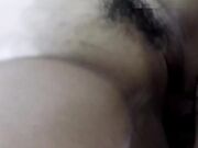 中午吃饭灌醉嫂子弄到床上无套抽插一线天小嫩B内射浓浓的精液