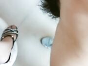 白日宣淫好刺激 勾搭银行大厅等取钱的白领 身材不错 勾搭成功搞到卫生间直接啪啪