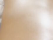 麻花辫甜美嫩妹！酒店开房草逼！较小身材，隔着内裤摸穴，翘起肥臀舔吊，骑乘位