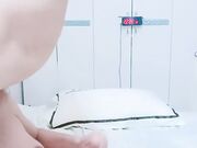 一点也不怜香惜玉的大哥蹂躏小少妇 脚踩肩膀按着头 疯狂草嘴口交不知有快感没有