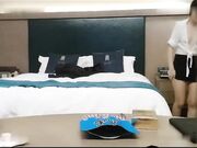 网约私下兼职援交的美女汽车销售员酒店啪啪 高跟靴紧身牛仔裤超性感