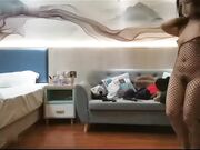 高颜值黑色皮裤性感美少妇黑丝情趣服艳舞表演后沙发上爆干 又被拉到床上继续干