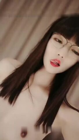 极品萝莉靓妹 勾引美团送药小哥全裸激情啪啪 无套肆意抽插浪穴 跪舔裹射口爆