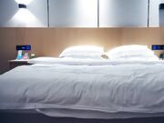 极品外围女神，美乳大长腿温柔可人，很是诱惑喜欢不要错过