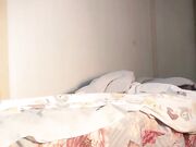 老哥找个苗条女技师按摩啪啪 按摩了一下按摩床上大力猛操非常诱人