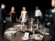 周末约两个大骚逼一起性爱操逼看着不满足只好大力抽插到尖叫