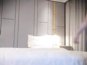 老哥探花约了个颜值不错妹子 口交撩起衣服后入抽插呻吟娇喘