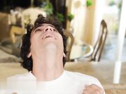 骚逼勾引猛男对大奶子很满意爆操骚逼内射犒劳骚货骚逼非常满足