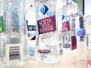 舌吻摸逼调情一番洗完澡穿着衣服口交，后入大力猛操呻吟