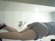 坐盗市最新流出GN牛人潜入公共场所偷拍精选近距离尿尿