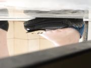 牛人潜入公共女厕偷拍