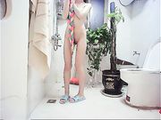 清纯宥菈正在直播洗澡时被男友拉到床上狂操