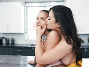 出轨的人妻 老公出差刚走 前男友就找来要操逼