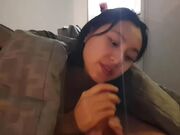 社交软件约的乖巧亚裔小姑娘，钻进被窝吃大白肉棒吞精