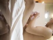 外表斯文闷骚眼镜妹酒店与小青年开房造爱裹鸡巴的技术了得身材娇小骨骼柔软