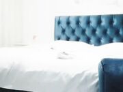 中年眼镜男打牌赢钱后高价约了位高颜值极品气质大美女宾馆啪啪 爱不释手玩