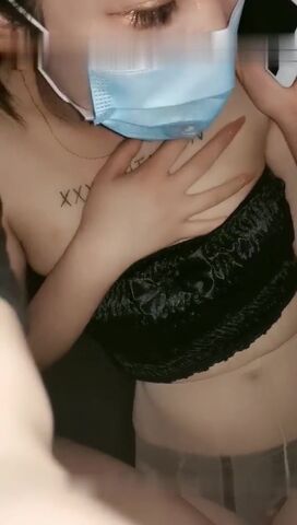 户外小麻豆带风扇学妹出来玩车震 看眼神就很魅惑 口交大鸡巴主动上位抽插