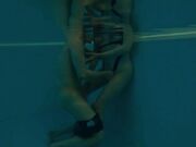 听说我们游泳部变成了 混浴温泉 2