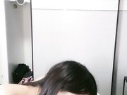 大奶母狗来了，露脸高颜值这是在跳裸体健身操吗，乖巧听话给小哥口交大鸡巴，抽着小烟自慰无毛白虎逼逼刺激