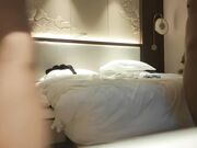 女神整场被偷偷拔套却毫无知觉，反射弧巨长的美女！