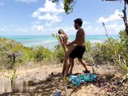 海边女神非常喜爱露出丝毫不顾及其他游客的目光