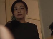 继父在母亲怀孕后无法满足性欲2