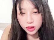 被邻居姐姐拉去拍摄给她充当模特结果拍摄途中抵不过邻居姐姐的毒手被她强行推倒