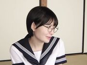 高潮失控的优等生小松本果1