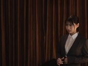 出差遭遇突发暴雨 被迫与讨厌的上司同住一室1