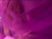 富二代开豪车直接得吃，车上干的不过瘾直接去酒店开房爆操