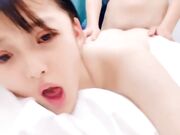 喂不饱的小妖精全程露脸跟大哥玩3P 让两哥轮流爆草干尿了