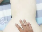 可愛嫩妹被男友狂操無毛穴失神狂叫被幹到四肢無力