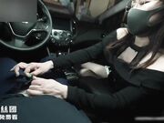 真实偷情 白领少妇勾引同事 高冷少妇地下车库