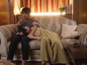 看到女友闺蜜辣妹的泳装兴奋不已2