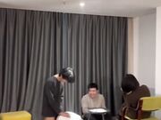 老师参加淫乱聚会聚众淫乱扑克游戏吃安眠药做爱模拟迷奸
