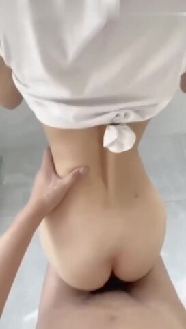 兄妹 忍不住了把亲妹强上了