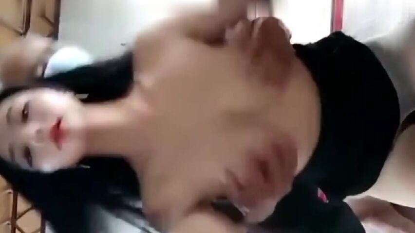 网红女神户外勾引放牛的老头操逼 被老大爷带回工棚3p轮流肛交口爆吞精