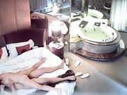 学院附近青年学生情侣开房造爱让人羡慕激情舌吻互抠浴缸内操逼回床猛干冲刺