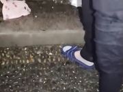 半夜驱车到郊外和白虎小太妹户外3P