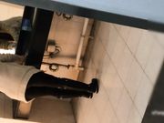 潜入医学院女厕偷窥毛好多啊